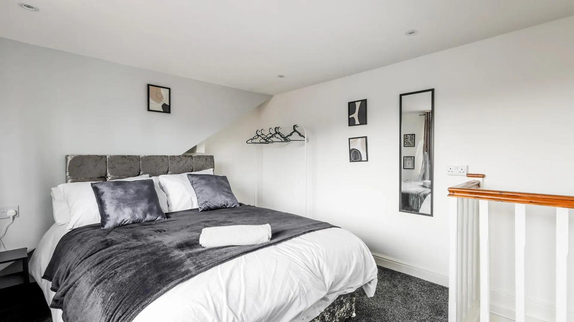 Apartament Spacious Flat/ Near City/Wi-Fi/Parking Leeds