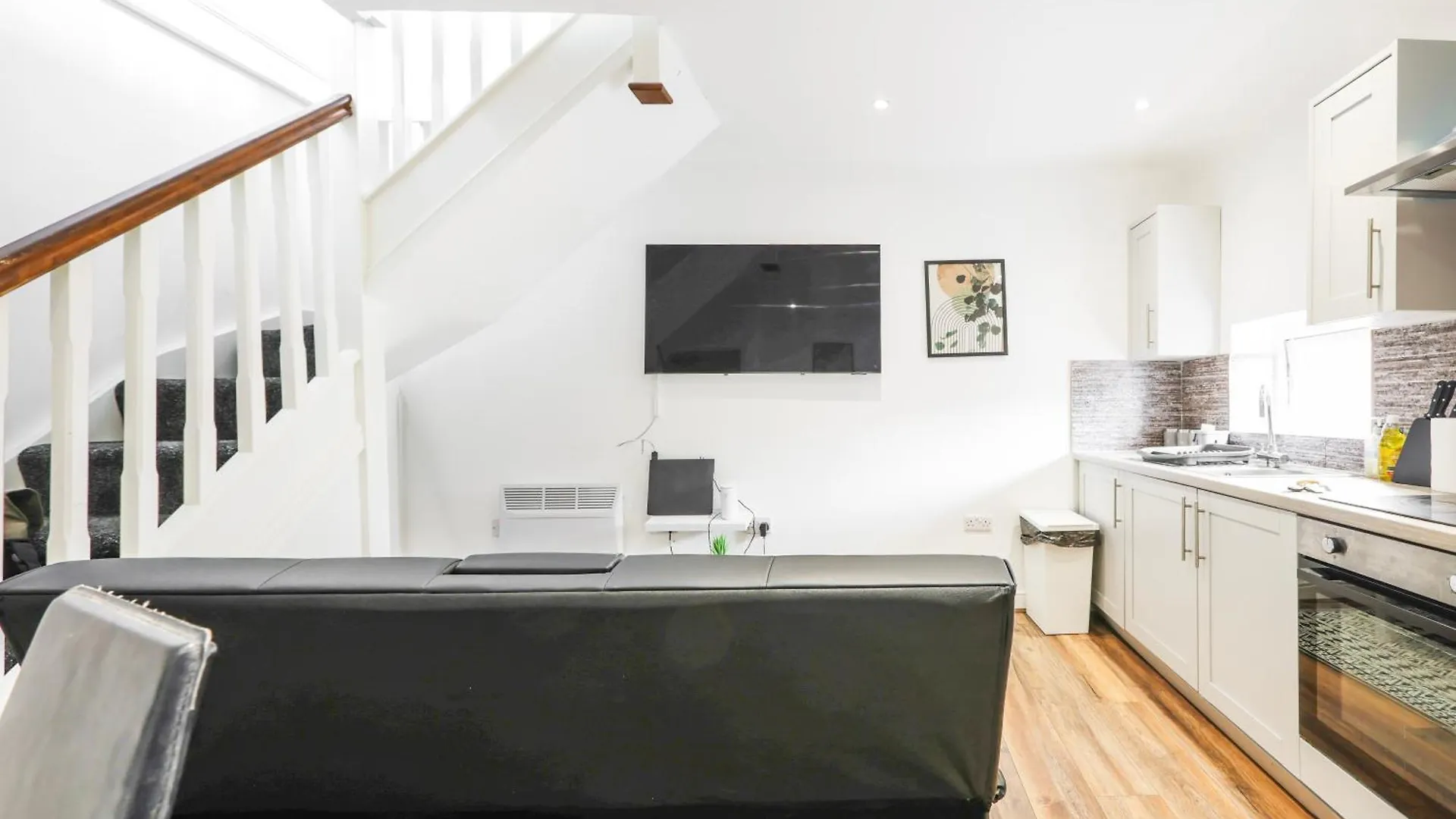 Spacious Flat/ Near City/Wi-Fi/Parking Leeds  Leeds (West Yorkshire)